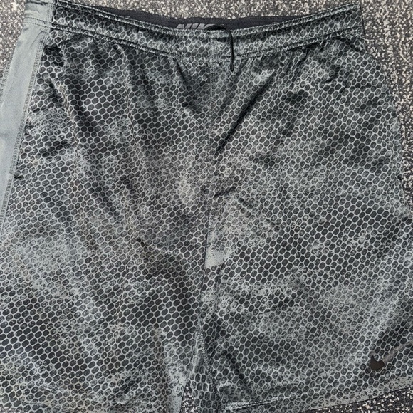 NIKE DRI FIT SHORTS BLACK/ GREY GEO PATTERN BASKETBALL SHORTS SIZE M - Picture 12 of 12